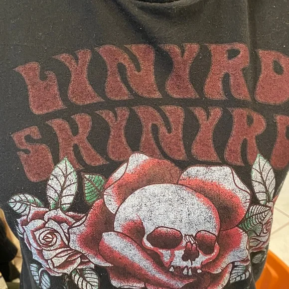 Lynyrd Skynyrd Black T-shirt with Skull - Picture 2 of 4